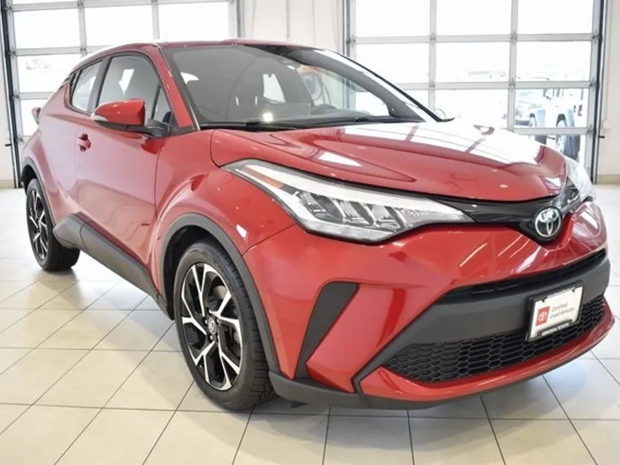 2021 Toyota C-HR XLE photo 1
