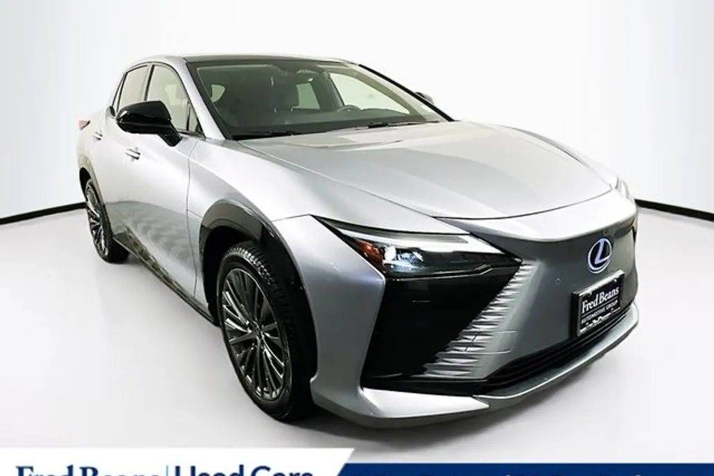 2023 Lexus RZ 450e Luxury photo 1