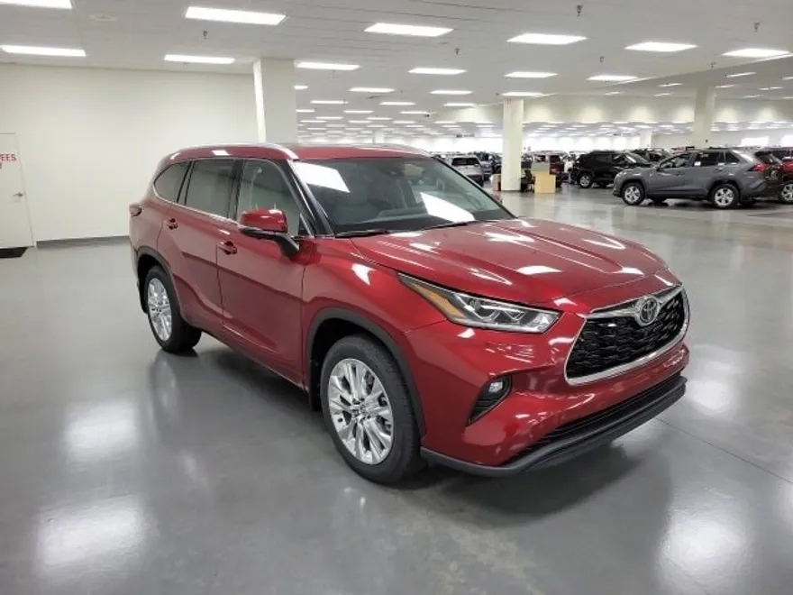 2025 Toyota Highlander Limited photo 1