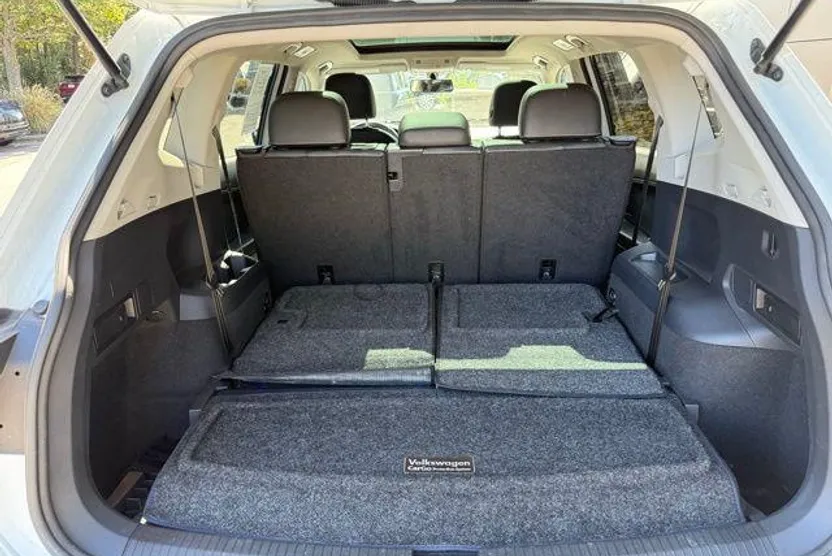 2021 Volkswagen Tiguan SE photo 1
