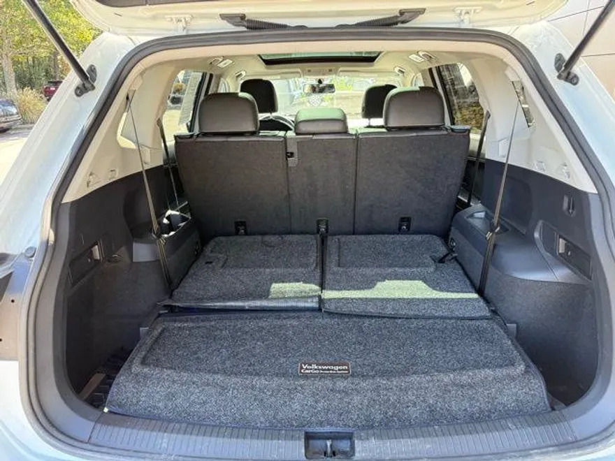 2021 Volkswagen Tiguan SE photo 1