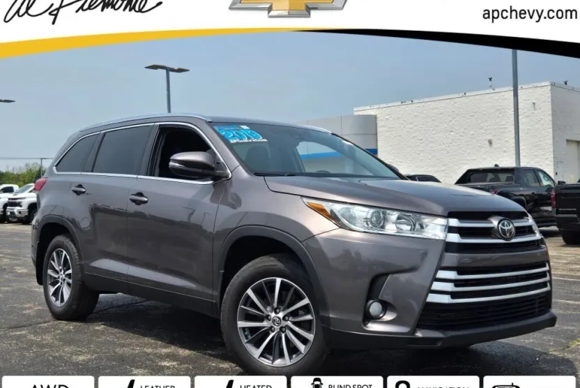 2019 Toyota Highlander XLE photo 1