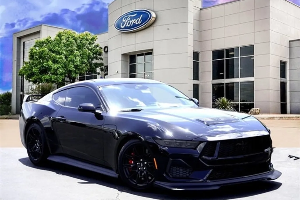 2025 Ford Mustang GT photo 1