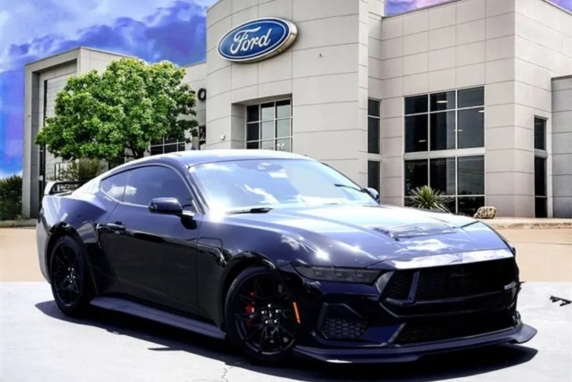 2025 Ford Mustang GT photo 1