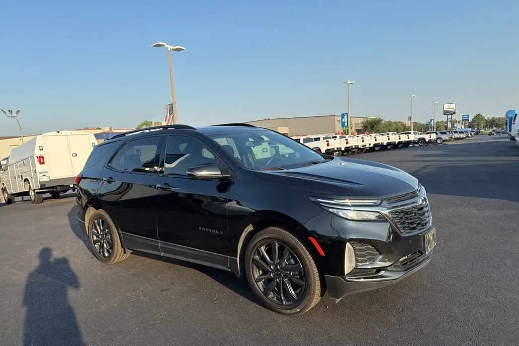 2022 Chevrolet Equinox RS photo 1