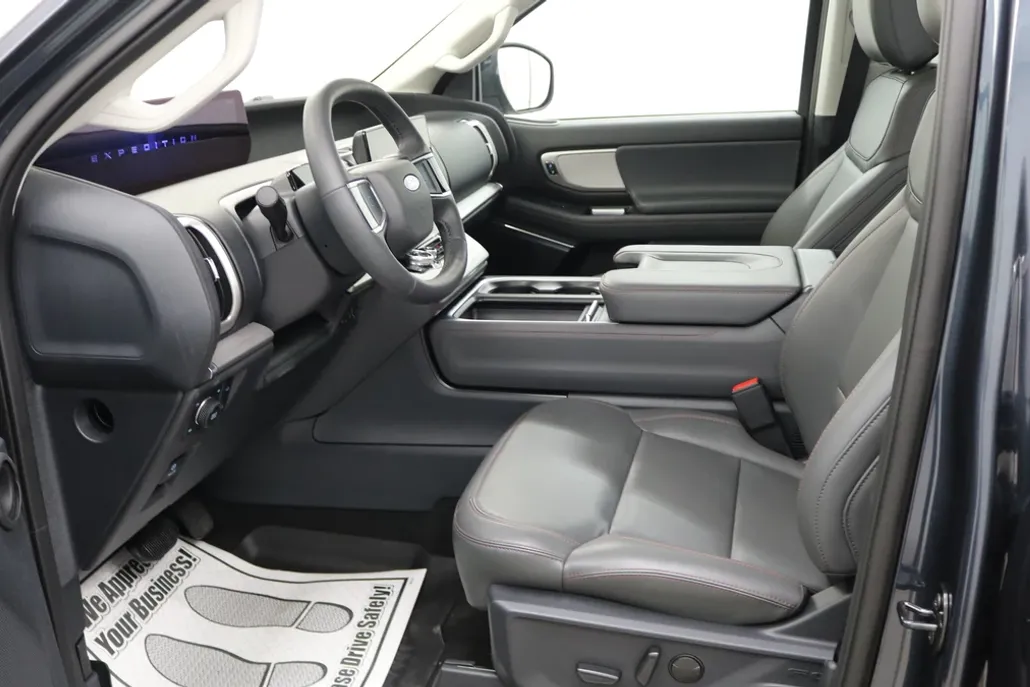 2025 Ford Expedition MAX photo 1