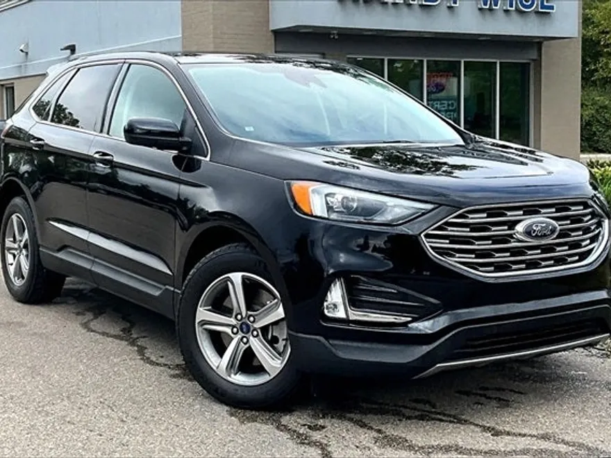 2022 Ford Edge SEL photo 1