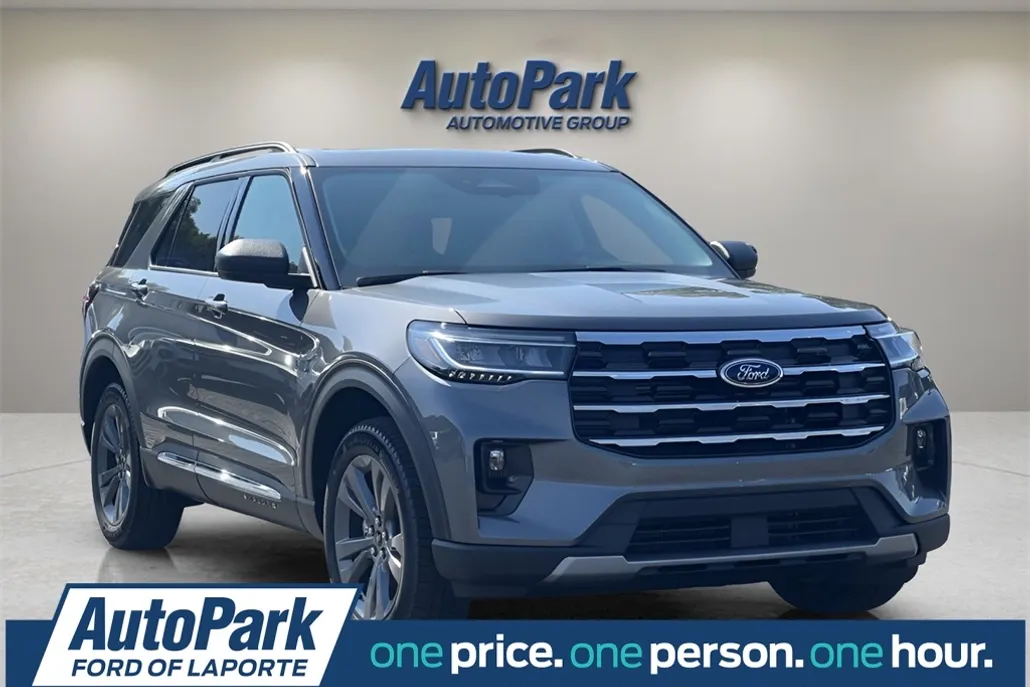 2025 Ford Explorer photo 1