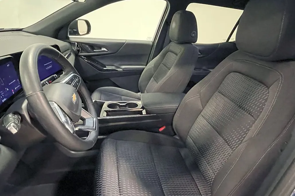 2025 Chevrolet Equinox LT photo 1