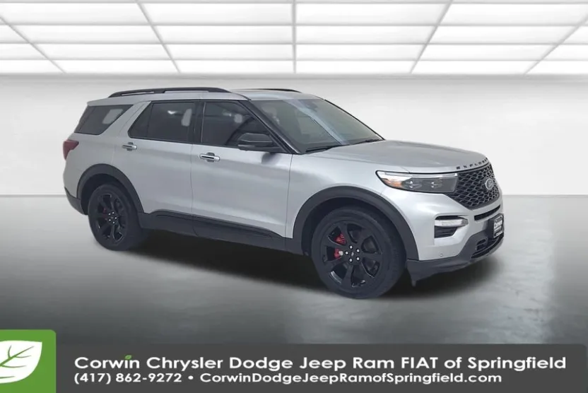 2023 Ford Explorer ST photo 1