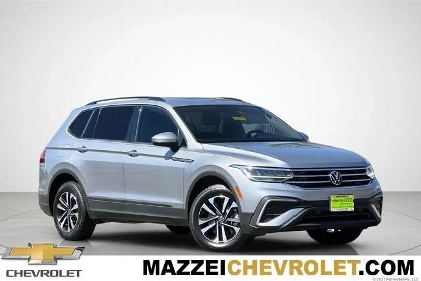 2022 Volkswagen Tiguan S photo 1
