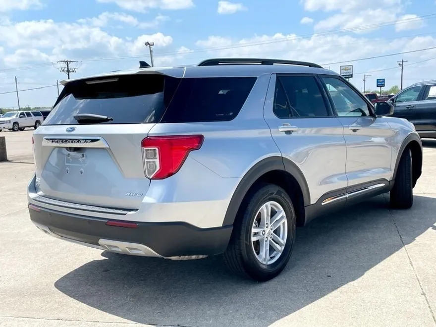 2024 Ford Explorer XLT photo 4