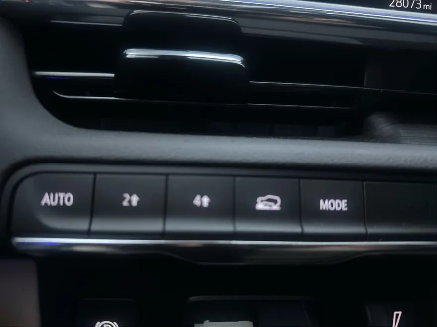 2021 Cadillac Escalade Premium Luxury photo 17