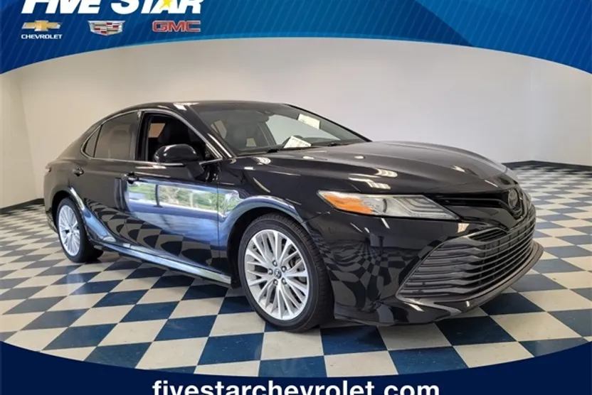 2018 Toyota Camry XLE photo 1