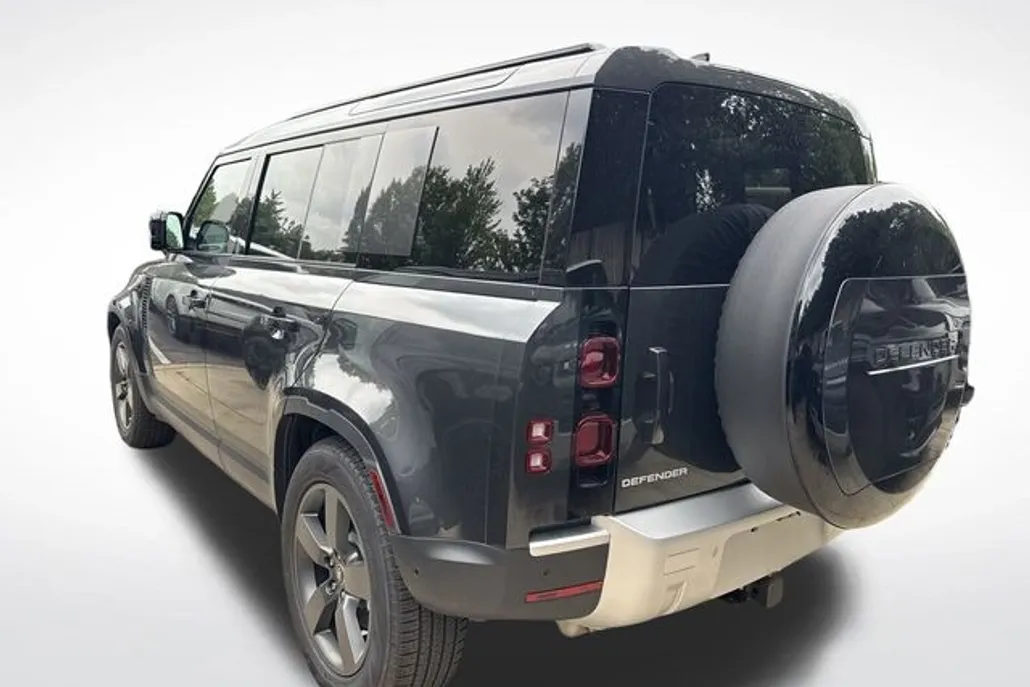 2025 Land Rover Defender 110 S photo 1