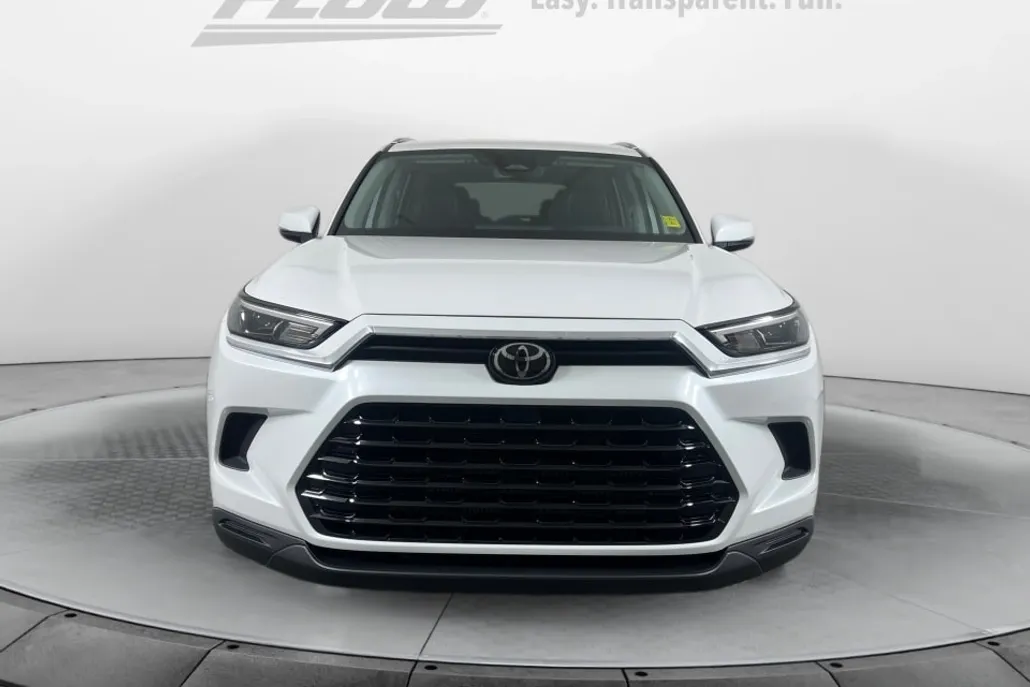 2024 Toyota Grand Highlander XLE photo 1