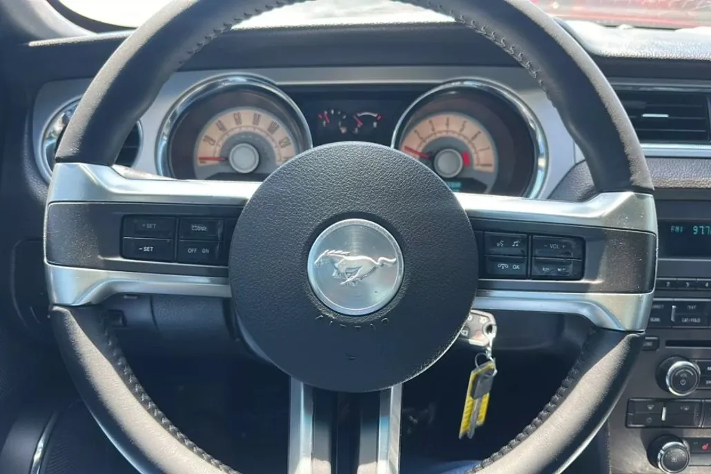 2010 Ford Mustang GT photo 1