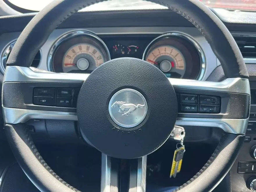 2010 Ford Mustang GT photo 1
