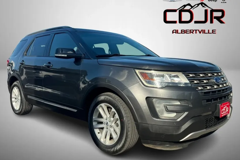 2017 Ford Explorer XLT photo 1