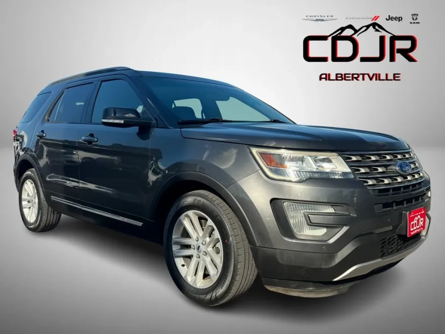 2017 Ford Explorer XLT photo 1