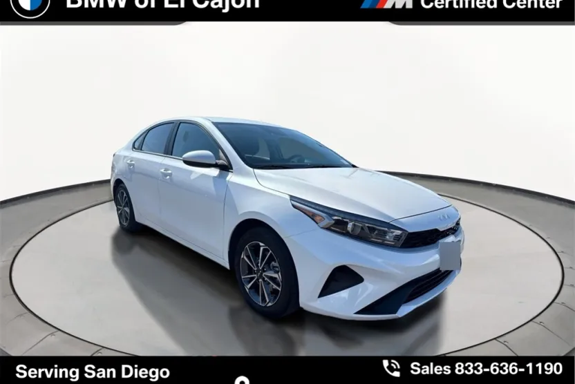 2023 Kia Forte LXS photo 1