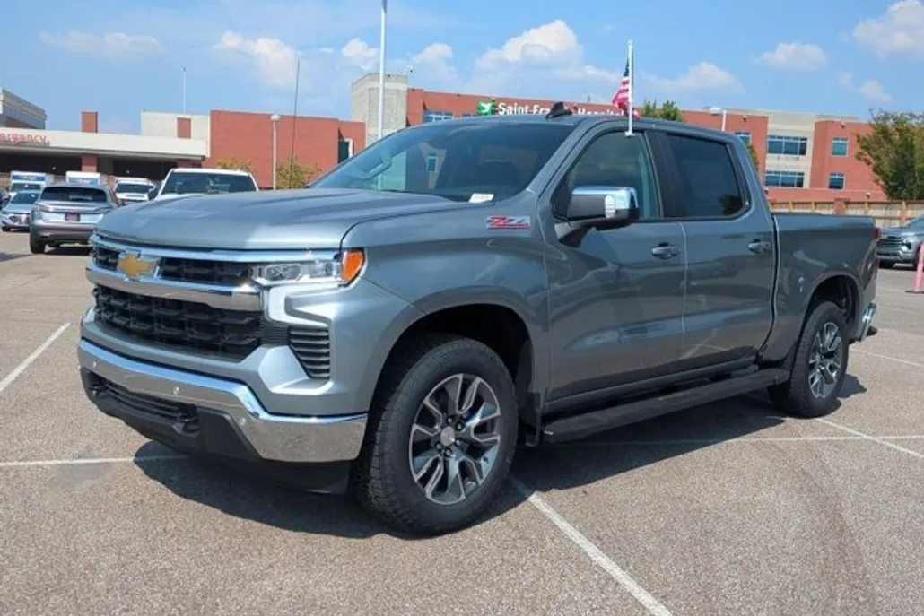 2026 Chevrolet Silverado 1500 LT photo 1