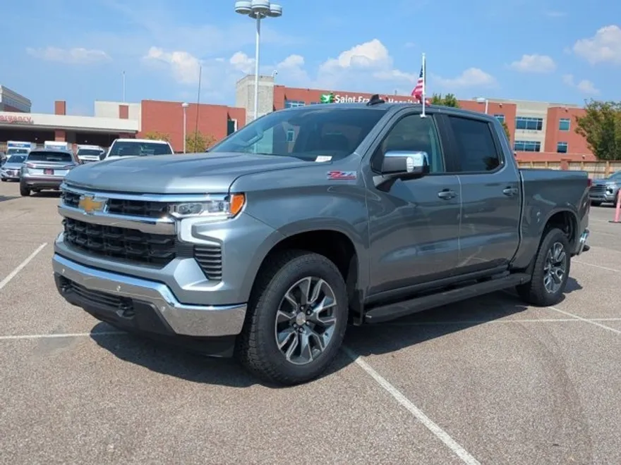 2026 Chevrolet Silverado 1500 LT photo 1