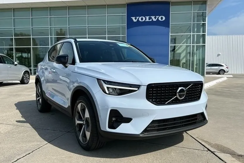 2026 Volvo XC40 Plus photo 1
