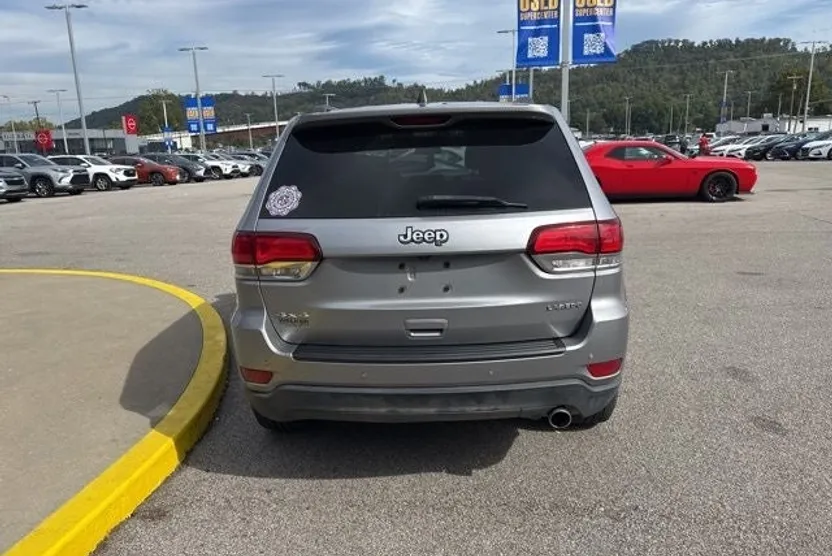 2021 Jeep Grand Cherokee Laredo X photo 1