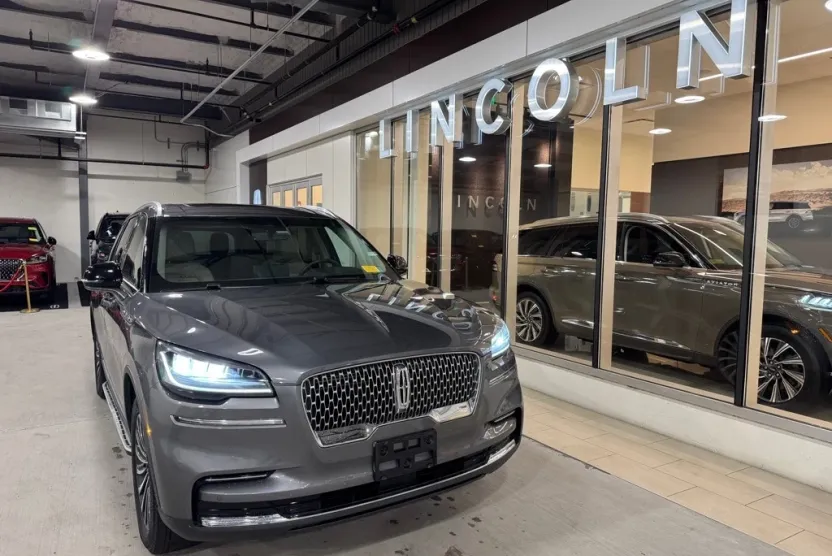 2022 Lincoln Aviator Standard photo 1