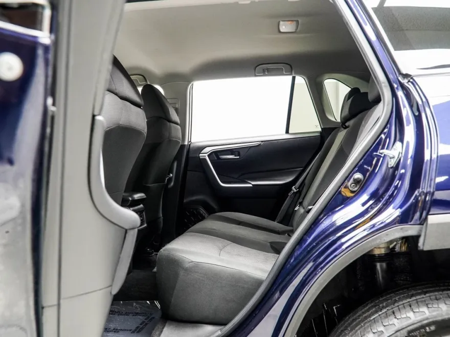 2024 Toyota RAV4 XLE photo 31