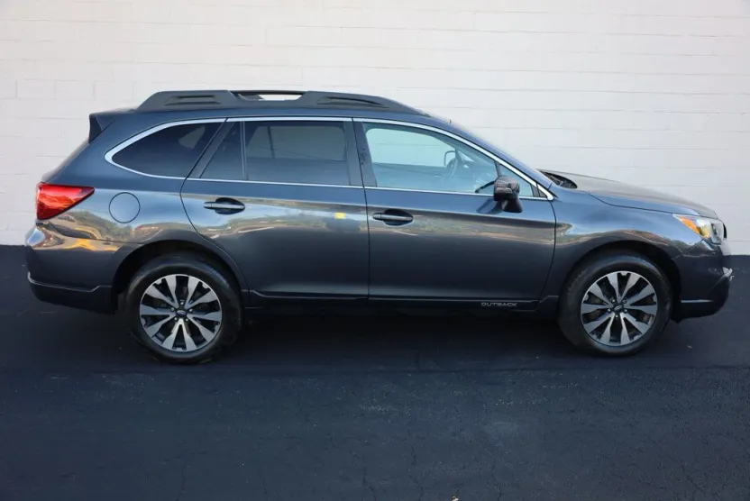 2016 Subaru Outback 2.5i Limited photo 1