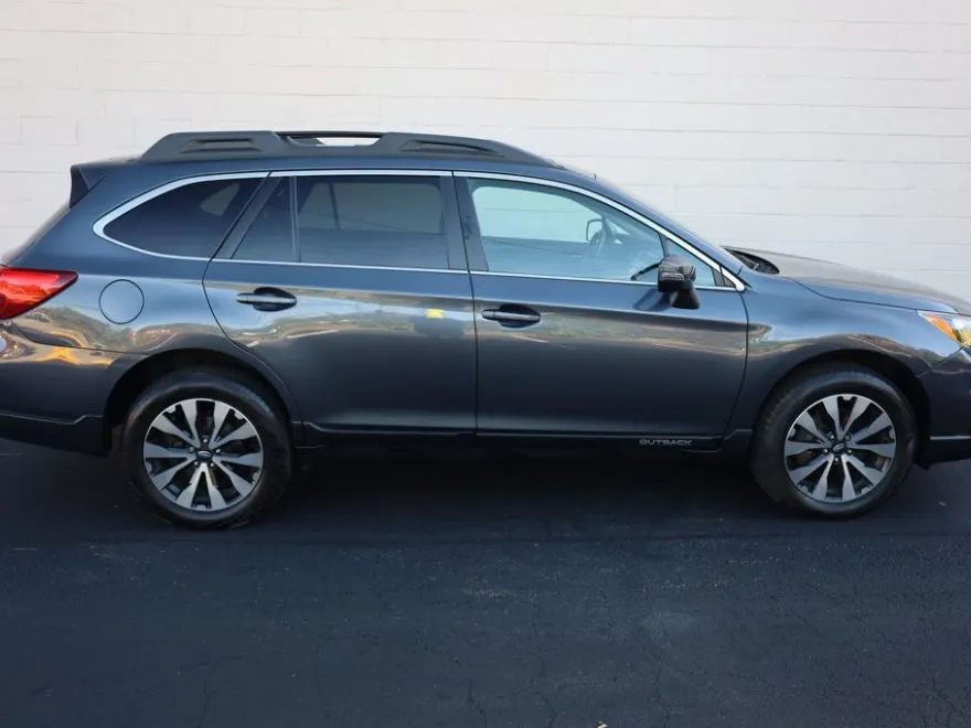 2016 Subaru Outback 2.5i Limited photo 1