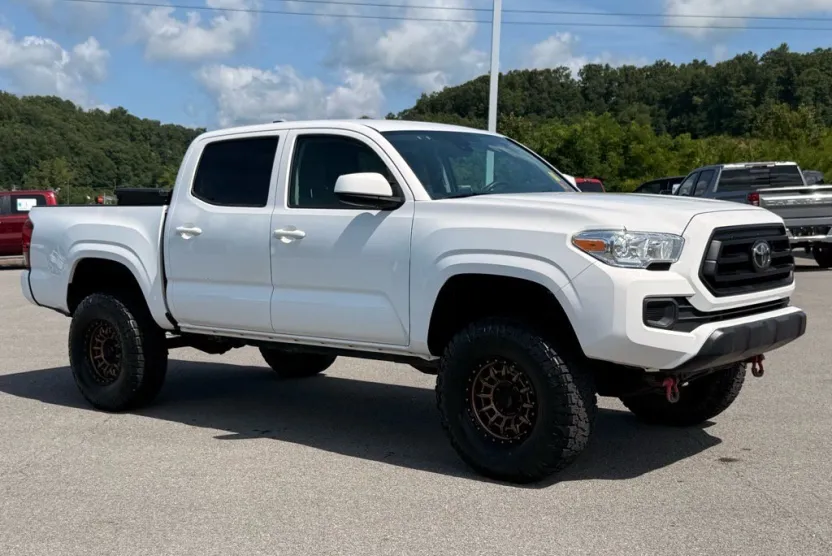 2020 Toyota Tacoma 4x4 LE photo 1
