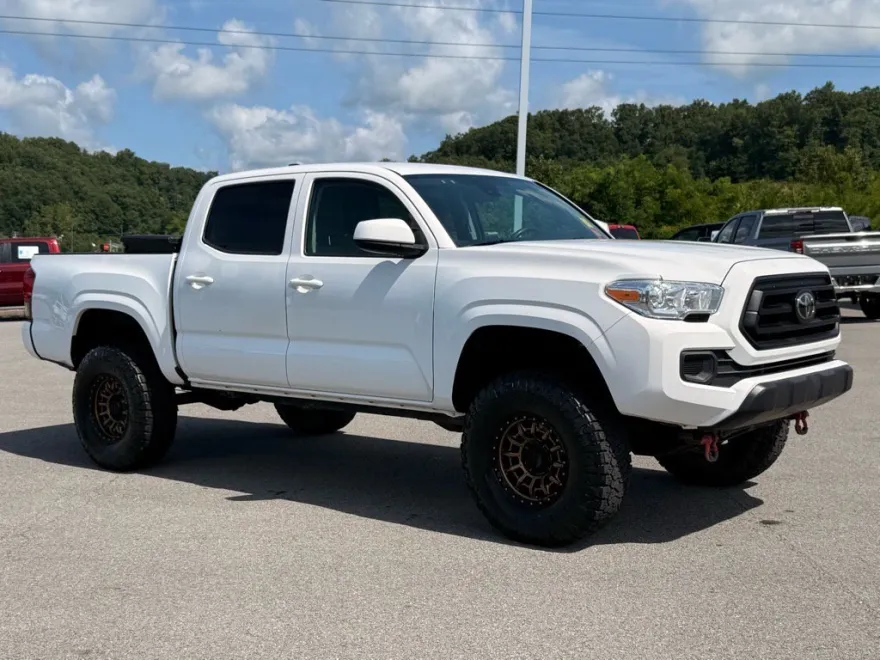 2020 Toyota Tacoma 4x4 LE photo 1