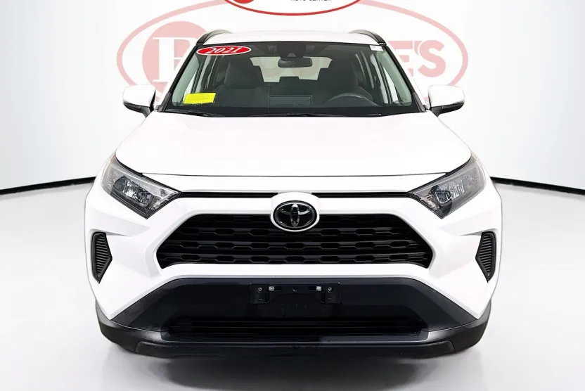 2021 Toyota RAV4 LE photo 1