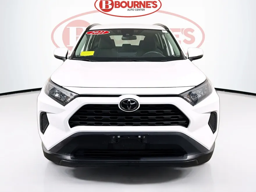2021 Toyota RAV4 LE photo 1