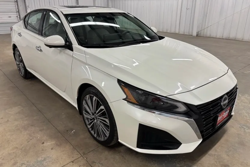 2023 Nissan Altima 2.5 SL photo 1