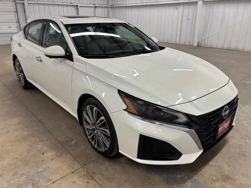 2023 Nissan Altima 2.5 SL photo 1