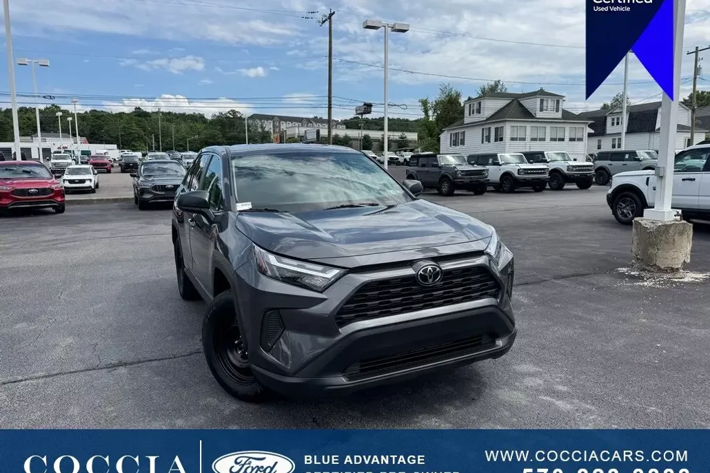 2023 Toyota RAV4 LE photo 1