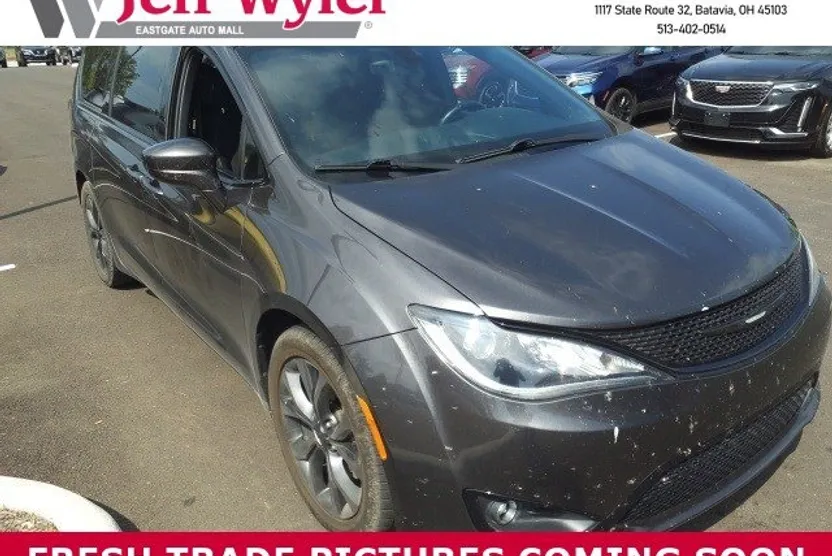 2018 Chrysler Pacifica Touring Plus photo 1