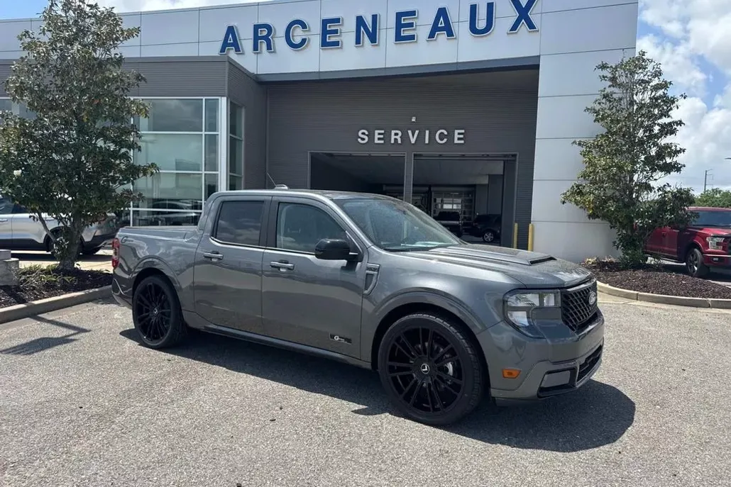 2025 Ford Maverick XLT photo 1