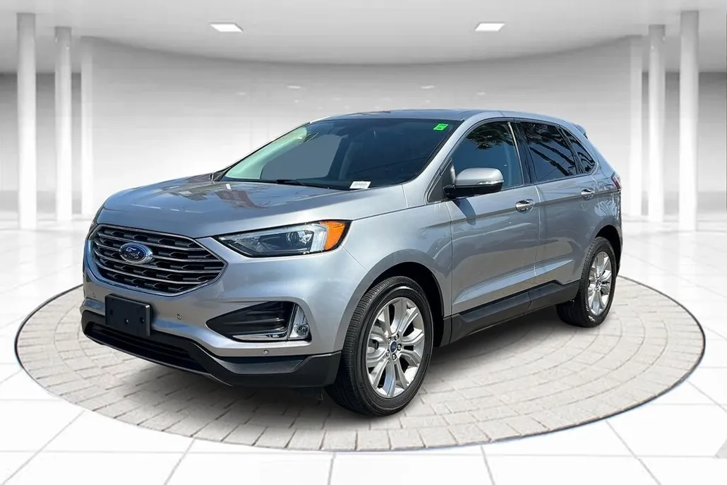 2022 Ford Edge SEL photo 1