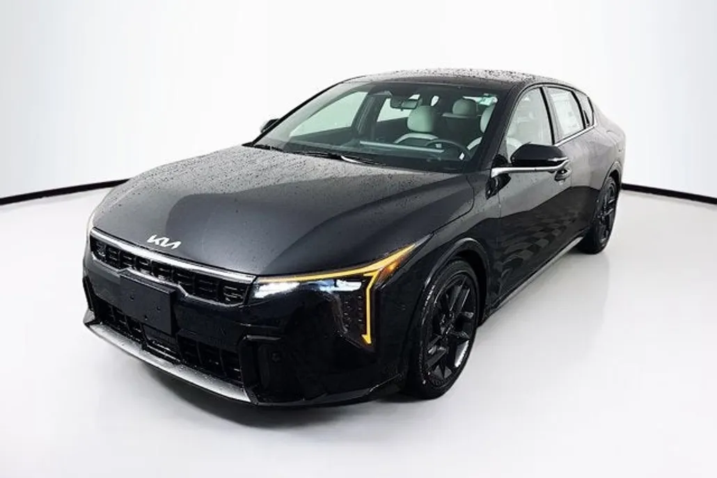 2025 Kia K4 GT-Line Turbo photo 1