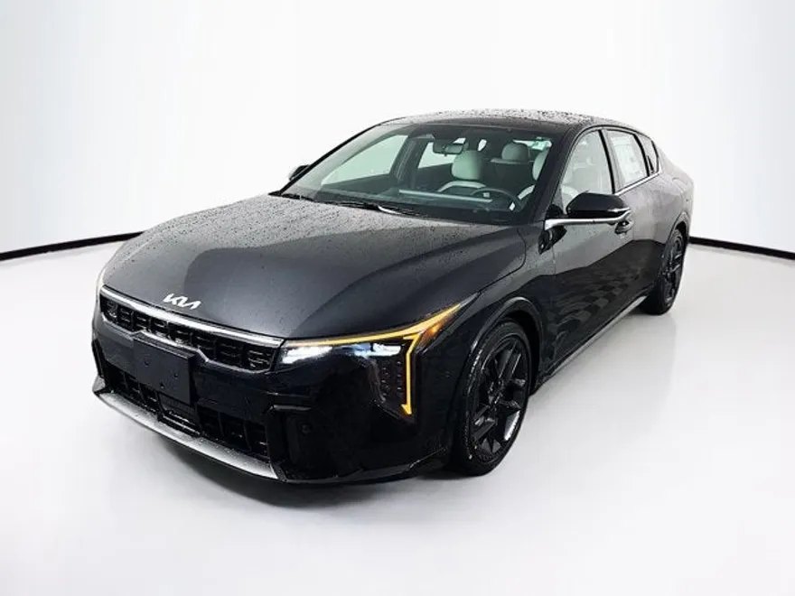 2025 Kia K4 GT-Line Turbo photo 1