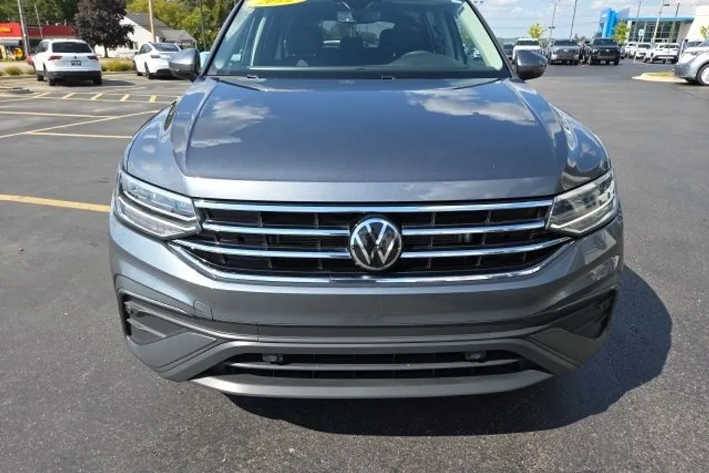 2022 Volkswagen Tiguan SE photo 1