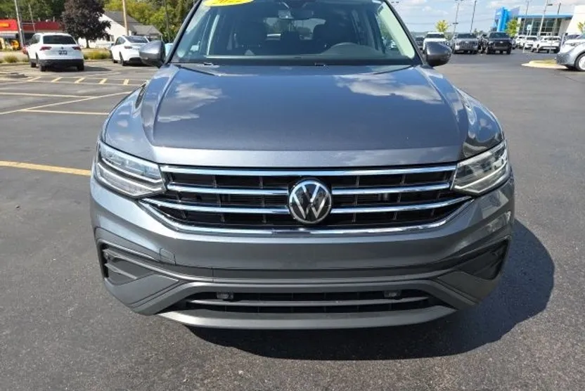 2022 Volkswagen Tiguan SE photo 1
