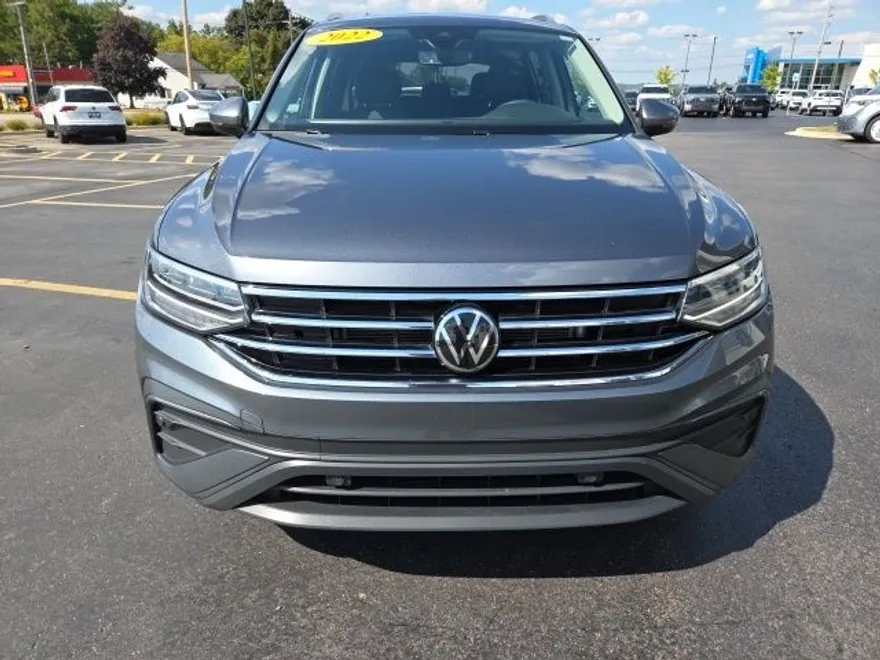 2022 Volkswagen Tiguan SE photo 1