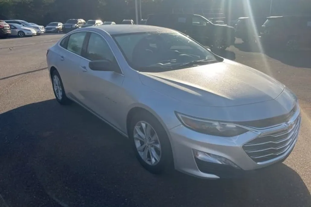 2022 Chevrolet Malibu 1LT photo 1