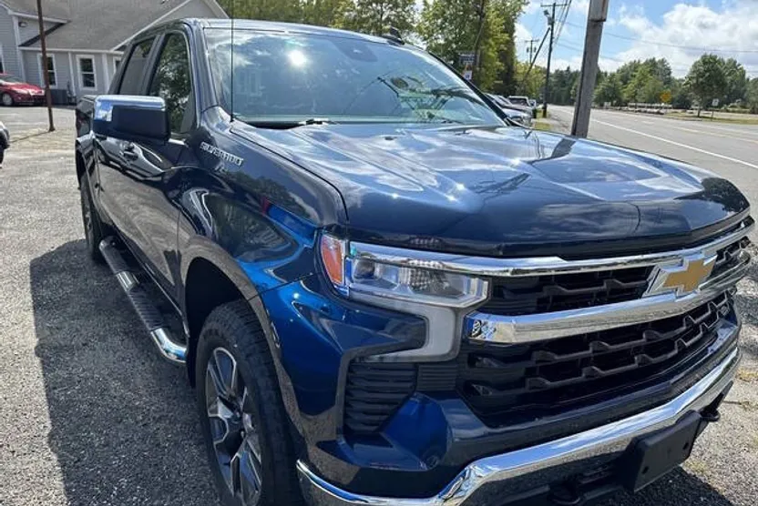 2022 Chevrolet Silverado 1500 LT photo 1